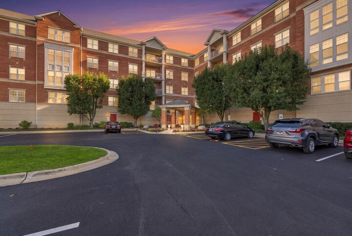 Property Photo: 101 Pointe Drive 203 IL 60062
