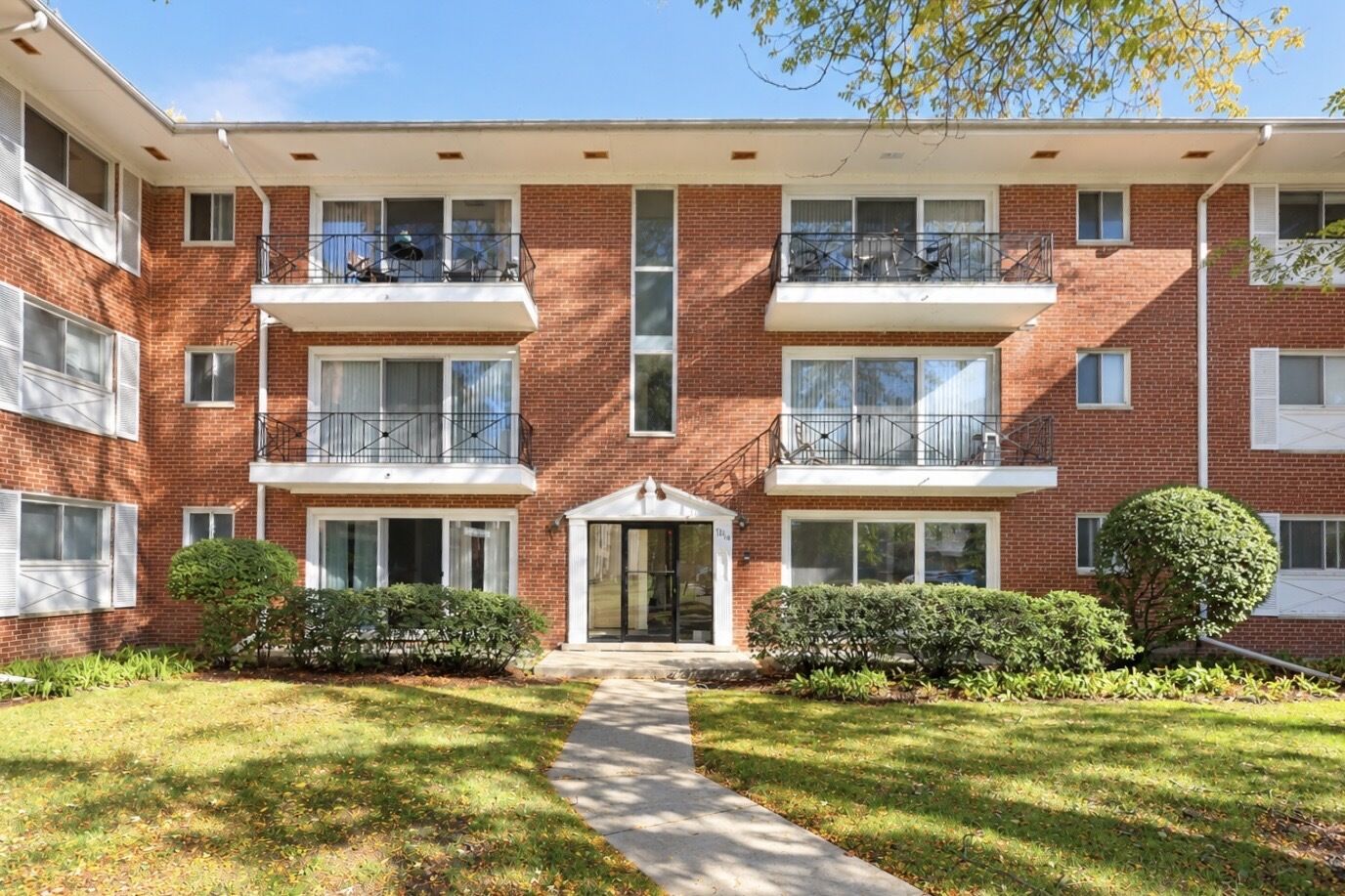 Property Photo: 10115 Old Orchard Court 104 IL 60076