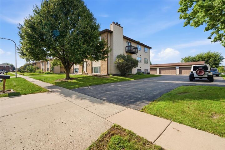 Property Photo:  1056 Manchester Court F  IL 60177 