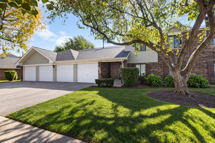 Property Photo: 877 Cross Creek Drive A1 IL 60172