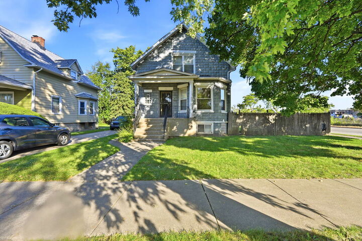 Property Photo: 1717 S 7th Avenue IL 60153