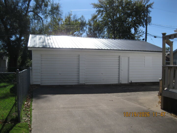 Property Photo:  509 9th Street  IA 52730 