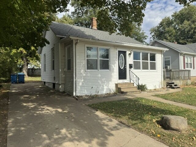 Property Photo: 723 6th Street IL 61354