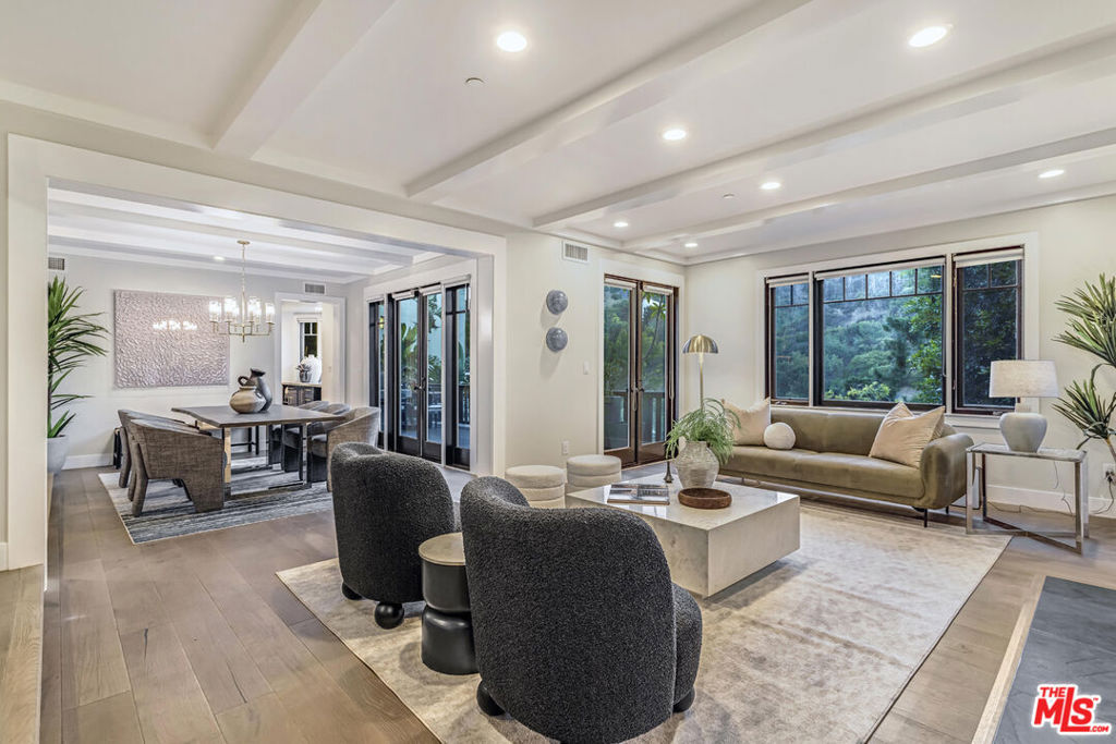 Property Photo:  2201 Beech Knoll Road  CA 90046 