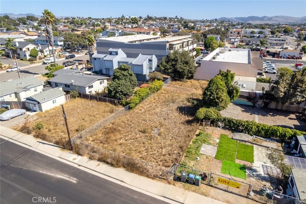Property Photo:  152 N 11th  CA 93433 