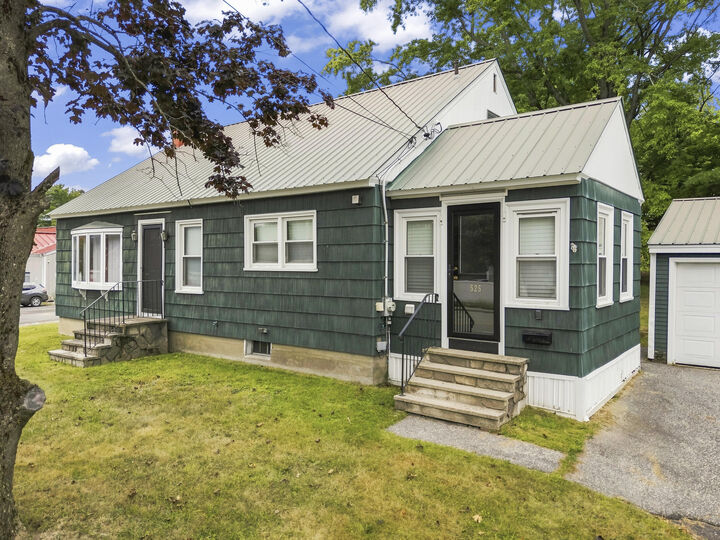 Property Photo:  525 Minot Avenue  ME 04210 