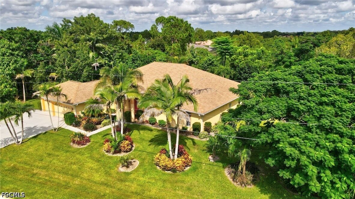 Property Photo:  619 Parkdale Boulevard  FL 33974 