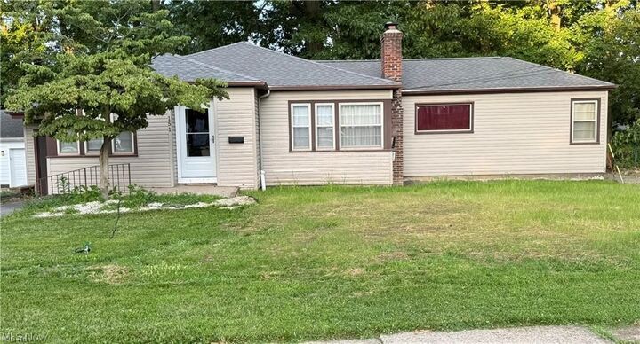 Property Photo: 151 Parkgate Avenue OH 44515
