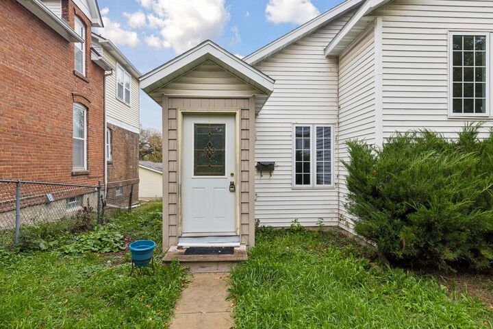 Property Photo:  297 Morton Street E  MN 55107 