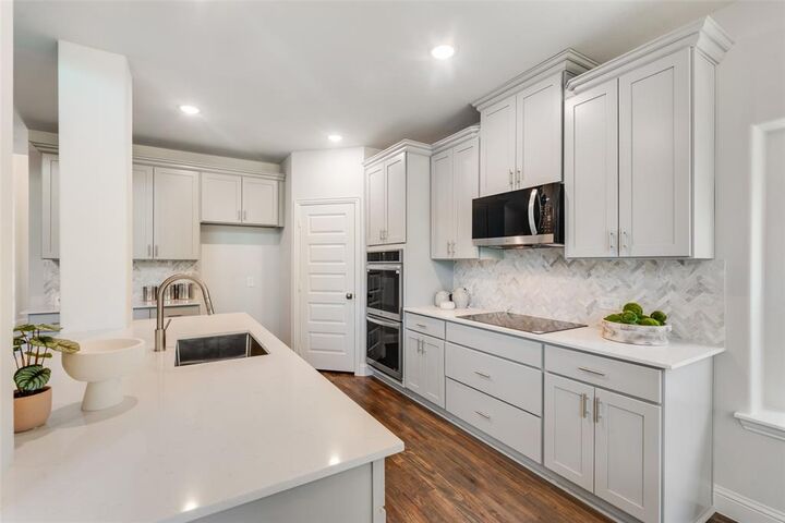 Property Photo:  5216 Picasso Road  TX 75189 