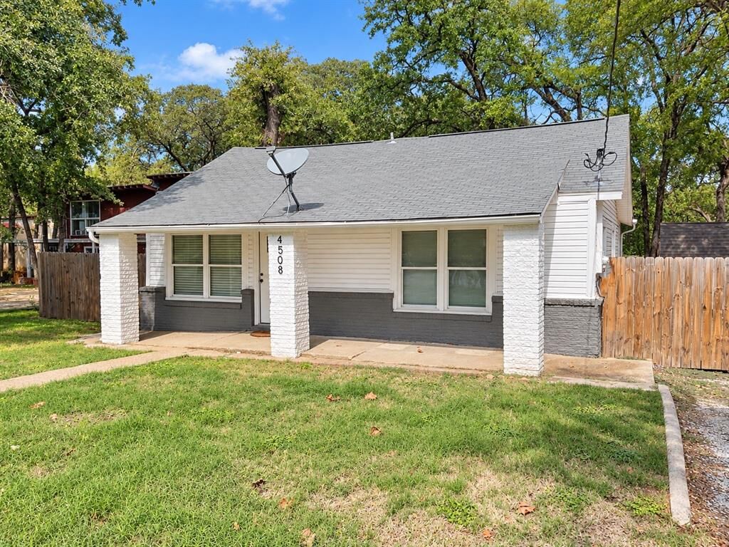 Property Photo: 4508 Ohio Garden Road TX 76114