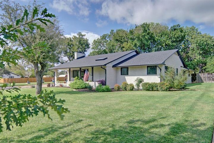 Property Photo: 1328 Corvadura Street TX 76450