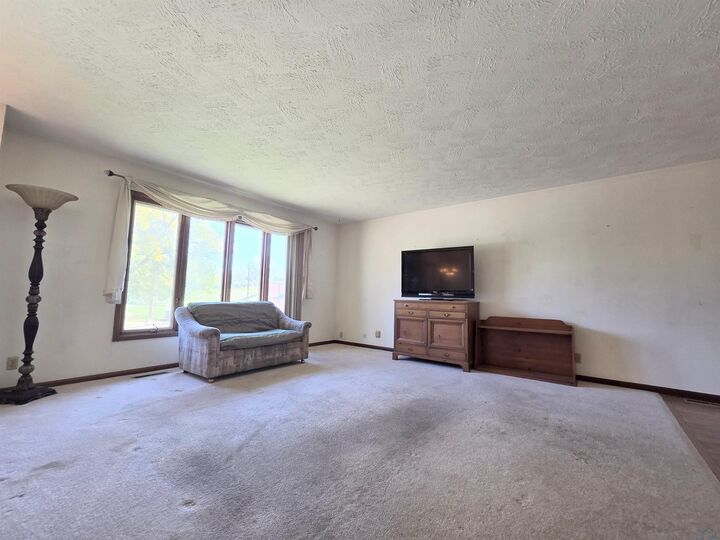 Property Photo: 3201 S Cypress IA 51106