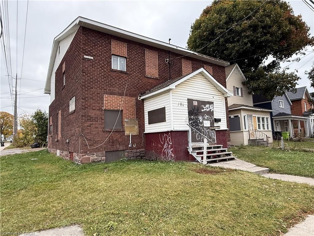 Property Photo:  104 Albert Street E  ON P6A 2J1 