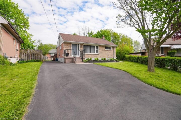 Property Photo:  13 Beaucourt Place Upper  ON L8S 2P8 