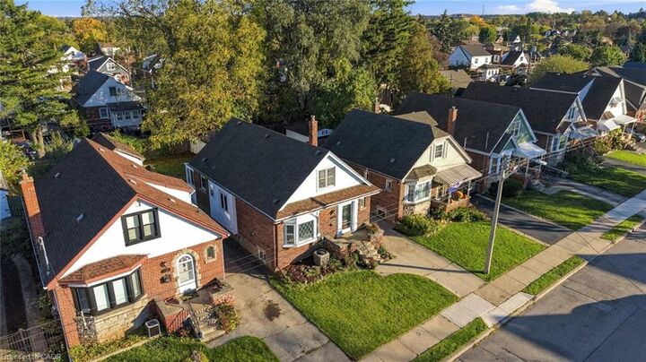 Property Photo:  143 Huxley Avenue S  ON L8K 2P9 