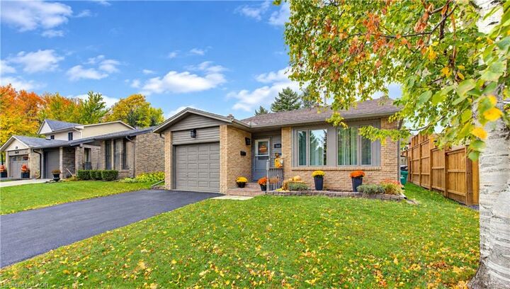 Property Photo:  102 Toynbee Crescent  ON N2N 1R9 