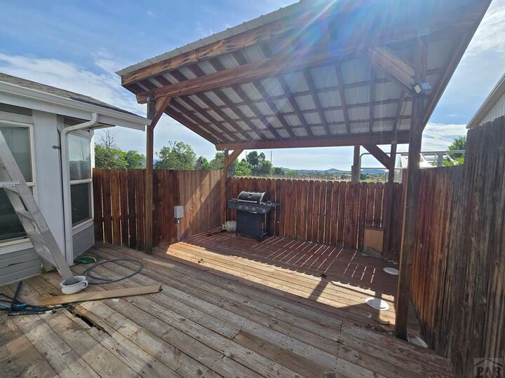 Property Photo:  1702 Willow St  CO 81212 