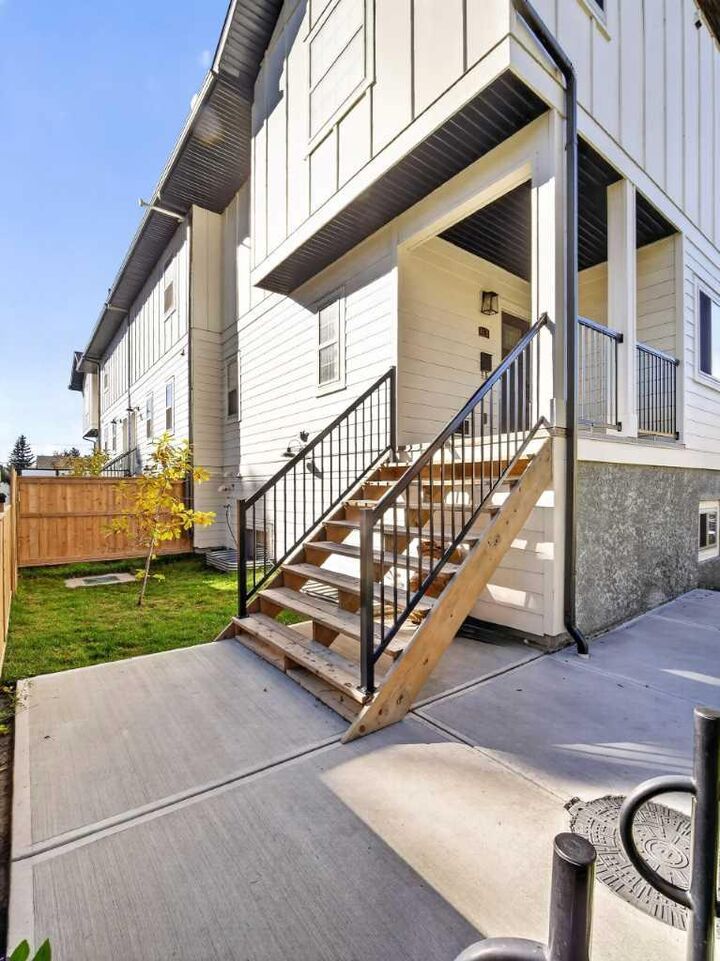 Property Photo:  1931 62 Avenue SE  AB T2C 0C1 