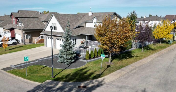 Property Photo:  9302 Lakeshore Court  AB T8X 1S4 