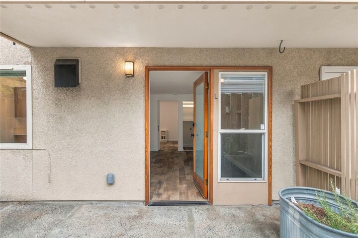 Property Photo: 4001 NE 50th Street WA 98105