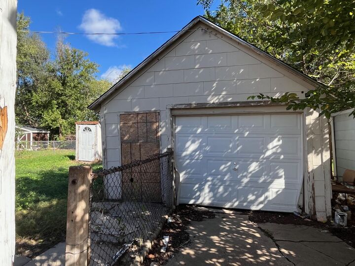 Property Photo:  1752 S Fern  KS 67213 