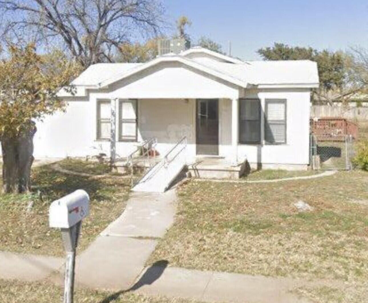 Property Photo: 308 E 23rd Street TX 76903