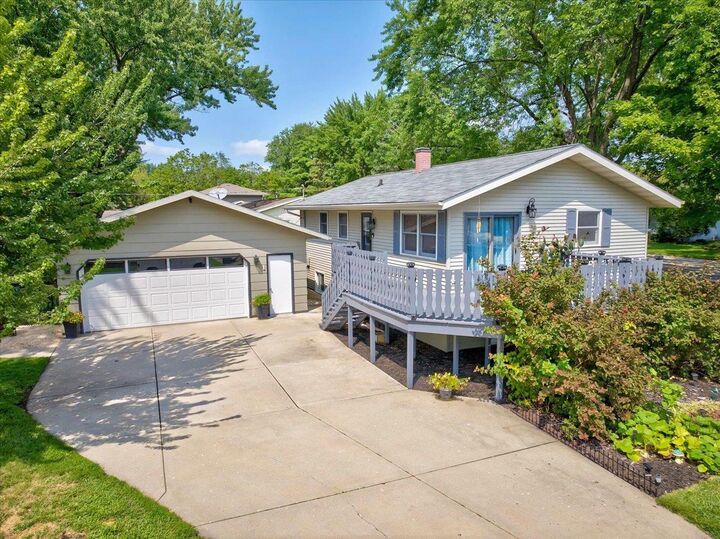 Property Photo: 908 Shirley Street WI 53589
