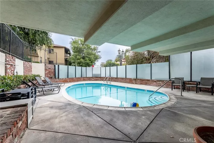 Property Photo:  2260 N Cahuenga Boulevard 401  CA 90068 