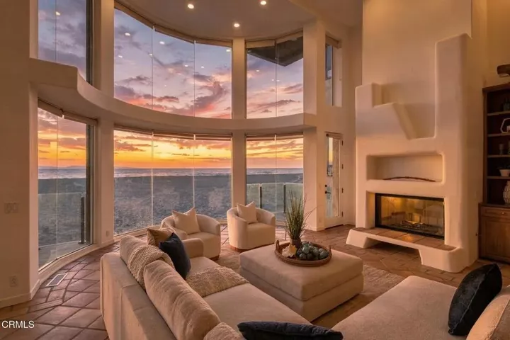 Property Photo:  1045 Mandalay Beach Road  CA 93035 