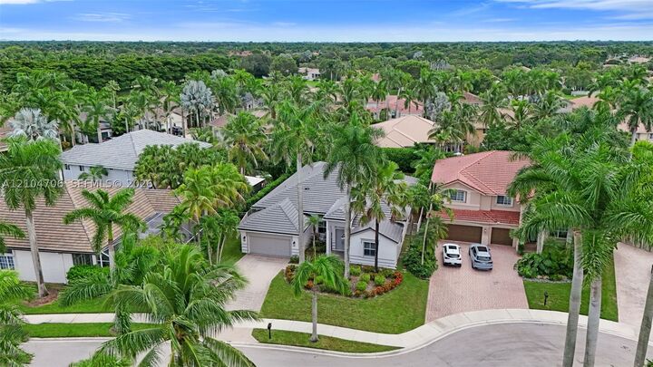 Property Photo:  2390 Pheasant Ln  FL 33327 