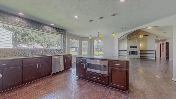 Property Photo: 9008 Oak Vista TX 77630-8867