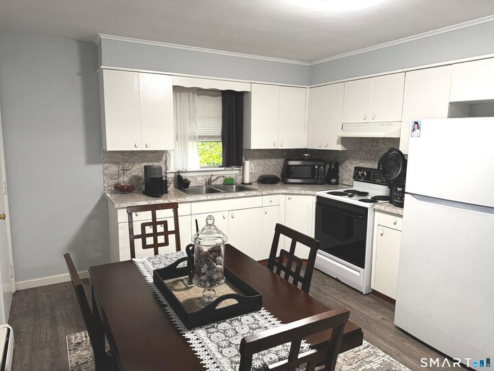 Property Photo:  48 Arnold Street 2D  CT 06708 