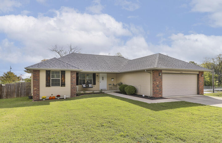 Property Photo:  1462 S Tomahawk Avenue  MO 65738 