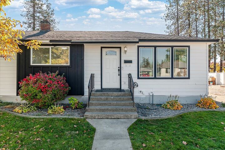 Property Photo: 4309 W Rowan Ave WA 99205