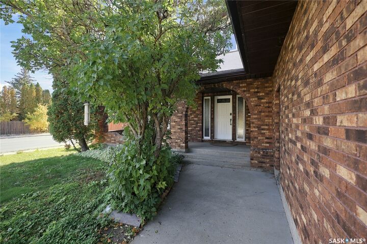 Property Photo:  2054 Braun Bay E  SK S4V 0L5 