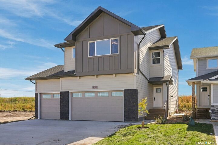 Property Photo:  266 Kostiuk Crescent  SK S7V 2A3 