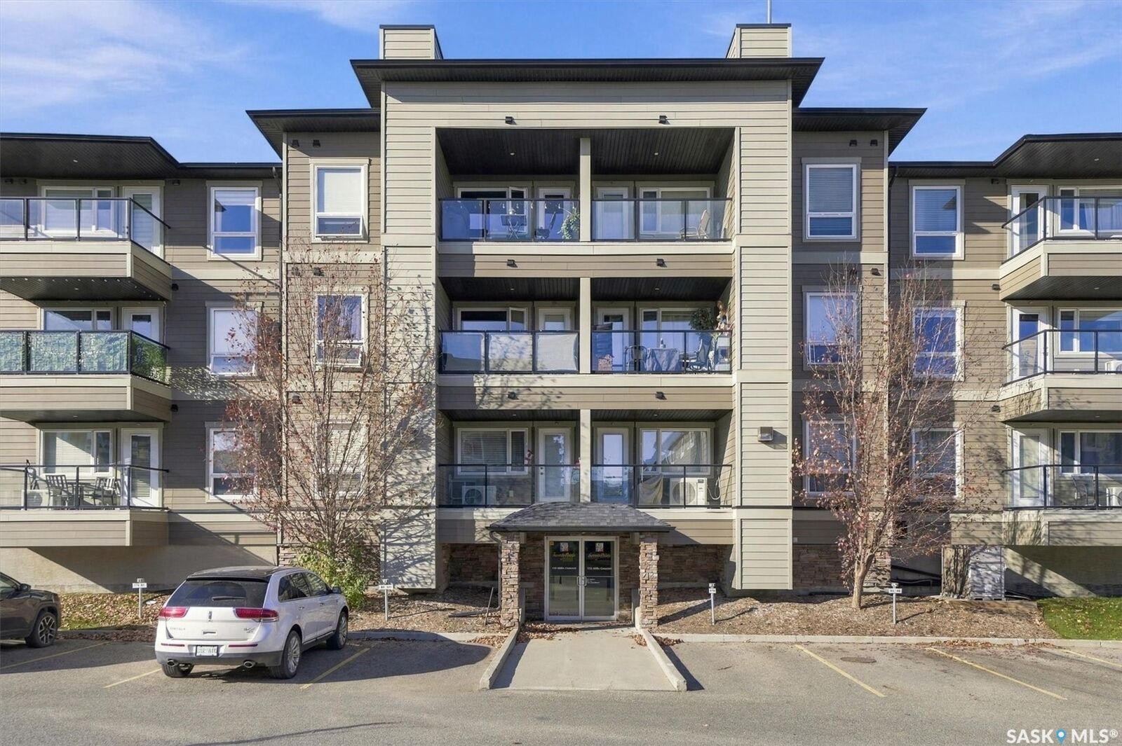 Property Photo:  110 Willis Crescent 5105  SK S7T 0N5 