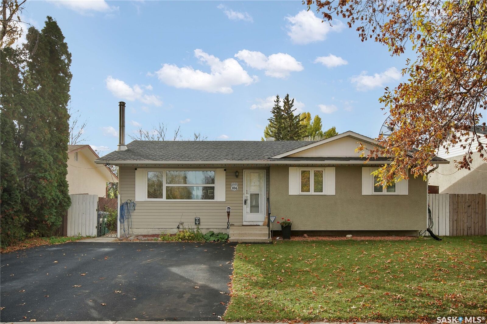 Property Photo:  106 Shea Crescent  SK S7L 5M1 