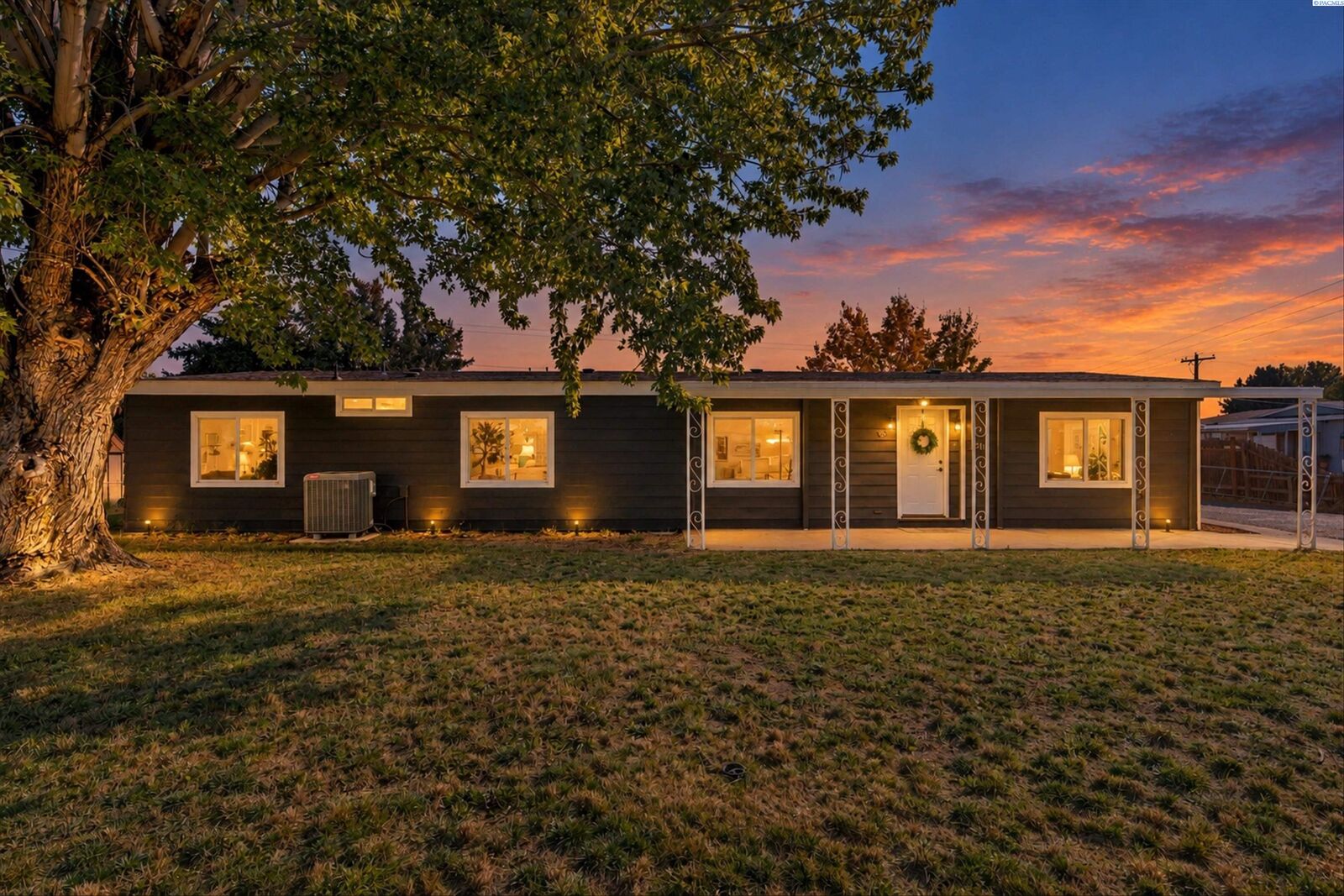 Property Photo:  2201 S Keller St  WA 99337 