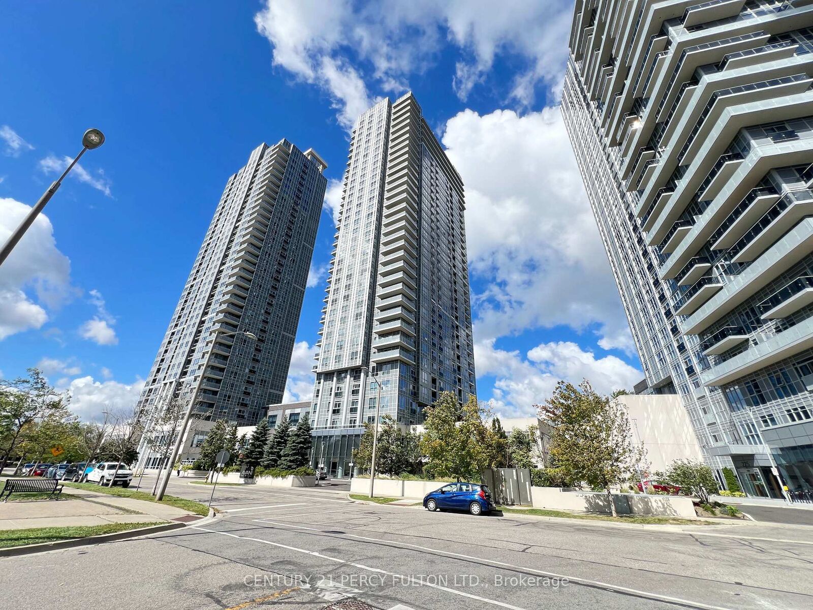 Property Photo:  255 Village Green Square 2405  ON M1A 0L7 