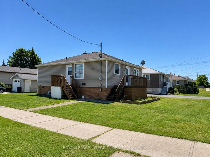 Property Photo:  607 12th Street E  ON K6H 3B2 