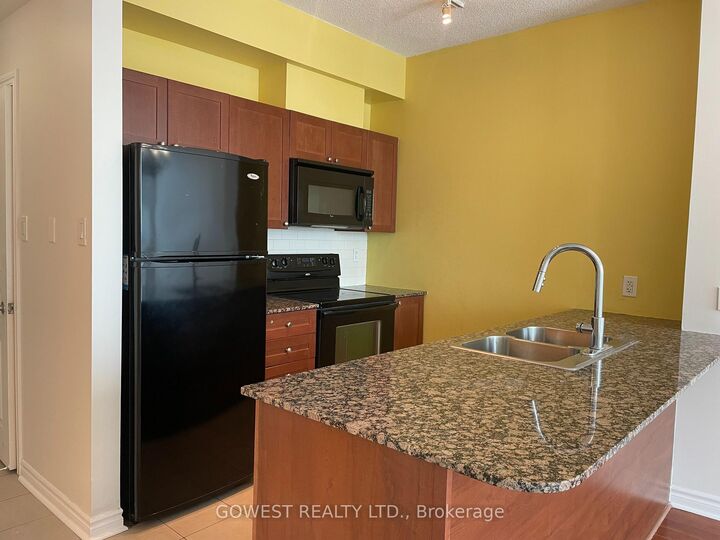 Property Photo: 3525 Kariya Drive 1805 ON L5B 0C2