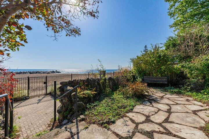Property Photo:  422 Lake Front N/A  ON M4E 1A8 