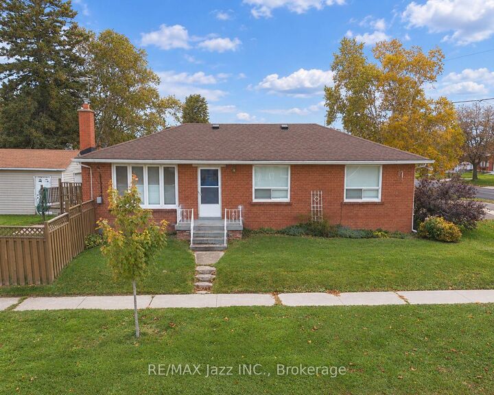 Property Photo:  729 Lakeview Avenue  ON L1J 1B7 