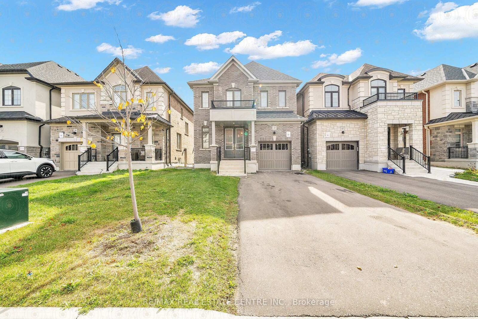 Property Photo:  43 Northrop Avenue  ON L1B 0W6 