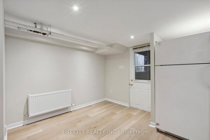 Property Photo:  178 Douglas Avenue N Lower  ON M5M 1G6 