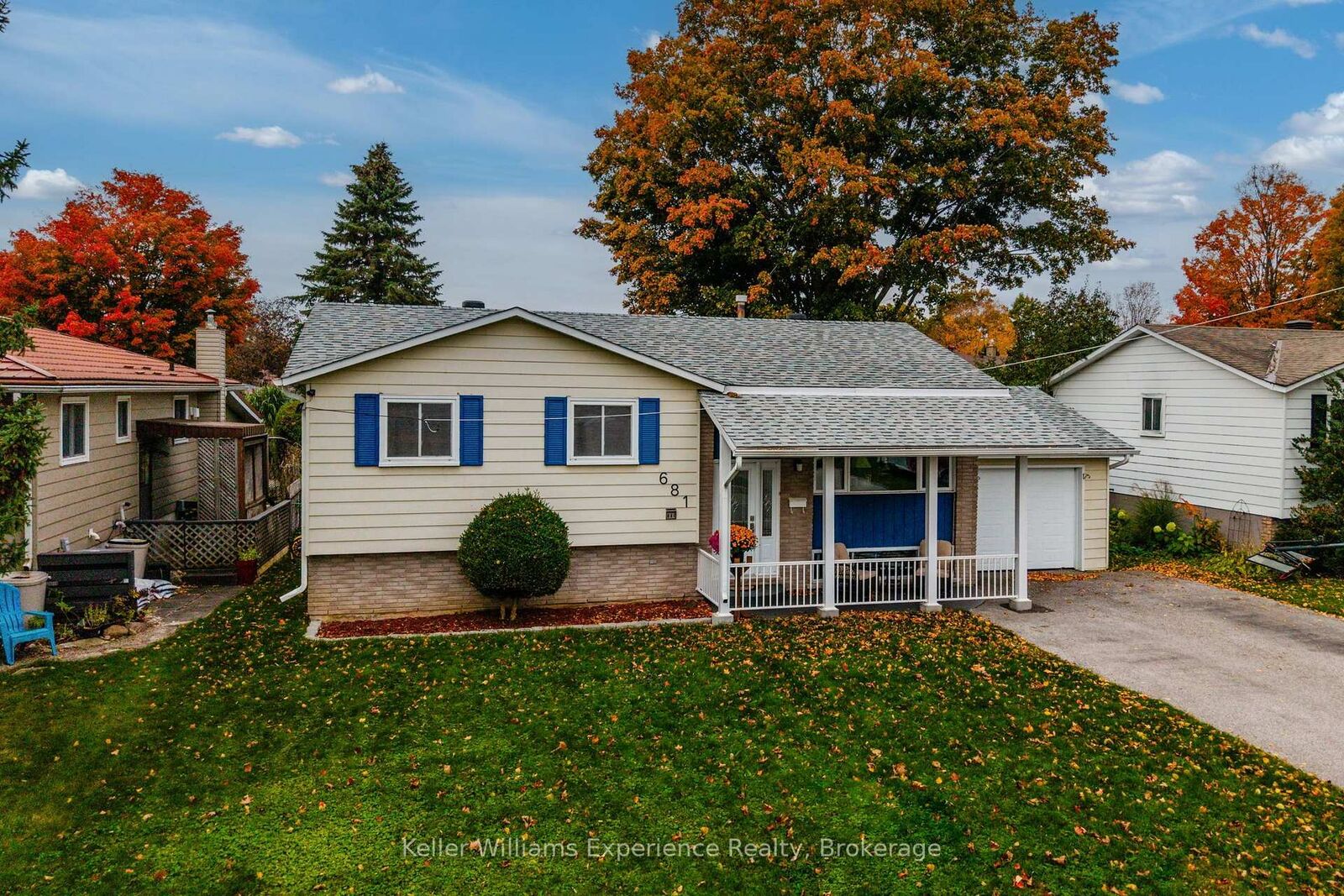 Property Photo:  681 Harvey Avenue  ON L4R 4S1 