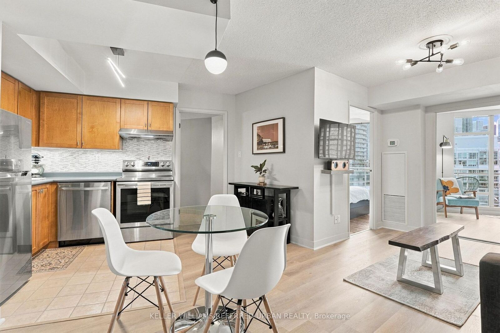 Property Photo:  650 Queens Quay N/A W 1102  ON M5V 2Y7 