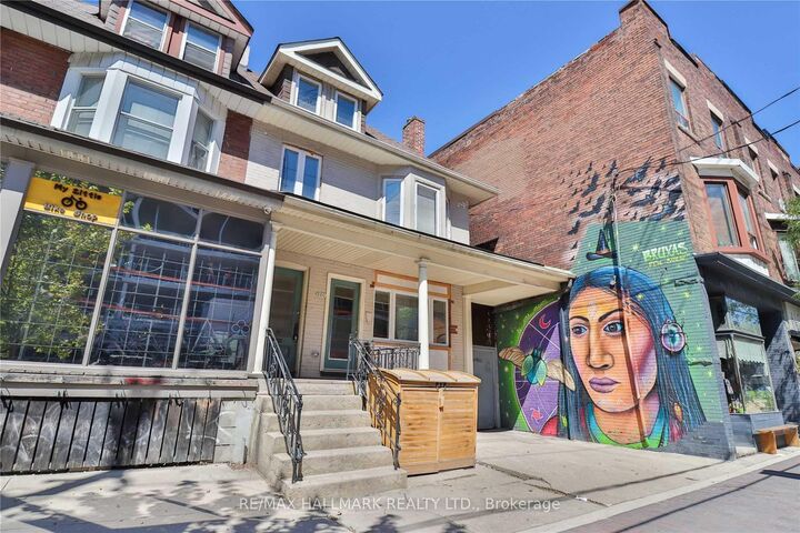 Property Photo:  880 College Street 2nd Fl  ON M6H 1A3 
